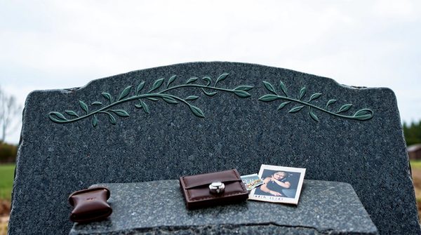 Concevez une plaque funéraire unique pour immortaliser vos souvenirs